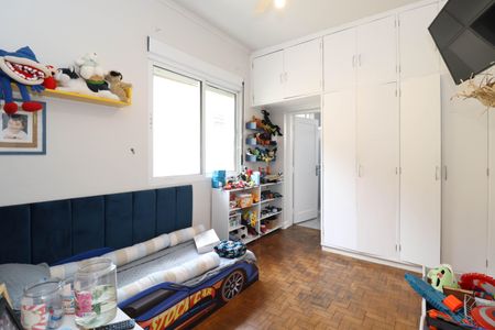 Casa à venda com 300m², 4 quartos e 5 vagasSuíte 2