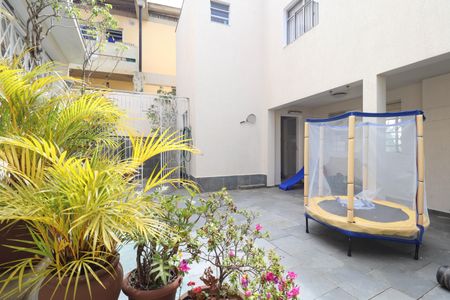 Casa à venda com 300m², 4 quartos e 5 vagasQuintal