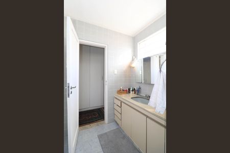 Casa à venda com 300m², 4 quartos e 5 vagasBanheiro da Suíte 1