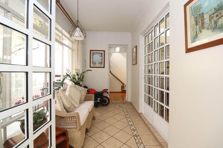 Casa à venda com 300m², 4 quartos e 5 vagasHall