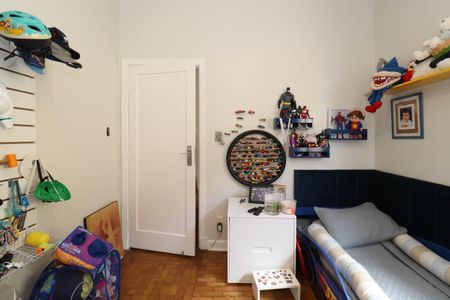 Casa à venda com 300m², 4 quartos e 5 vagasSuíte 2