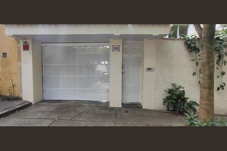 Casa à venda com 300m², 4 quartos e 5 vagasFachada