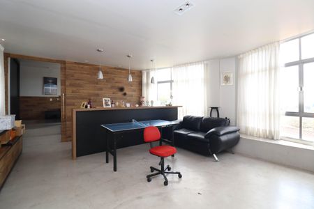 Casa à venda com 300m², 4 quartos e 5 vagasEscritório