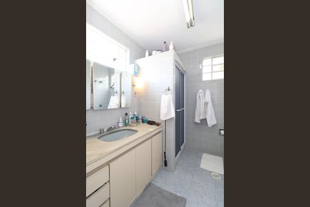 Casa à venda com 300m², 4 quartos e 5 vagasBanheiro da Suíte 1