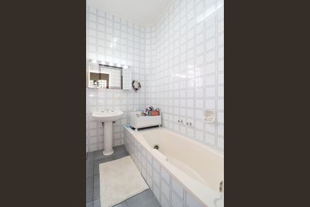 Casa à venda com 300m², 4 quartos e 5 vagasBanheiro 1