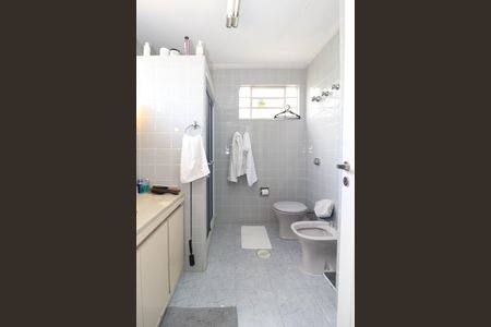 Casa à venda com 300m², 4 quartos e 5 vagasBanheiro da Suíte 1