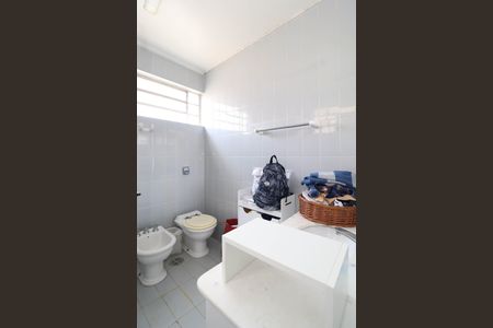 Casa à venda com 300m², 4 quartos e 5 vagasBanheiro da Suíte 2