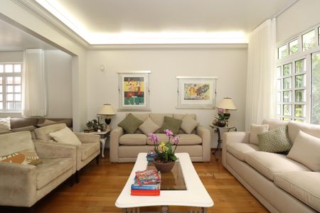 Sala de casa à venda com 4 quartos, 300m² em Sumaré, São Paulo