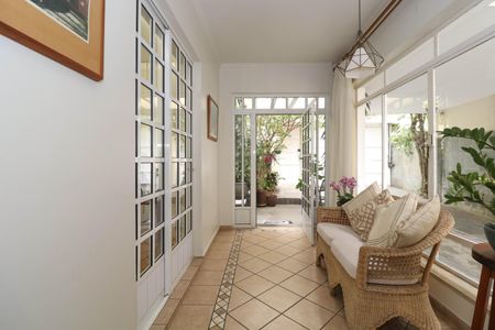 Casa à venda com 300m², 4 quartos e 5 vagasHall