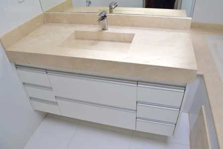 Apartamento para alugar com 253m², 4 quartos e 3 vagasBanheiro da Suíte 2