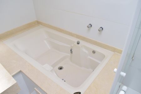 Apartamento para alugar com 253m², 4 quartos e 3 vagasBanheiro da Suíte 2