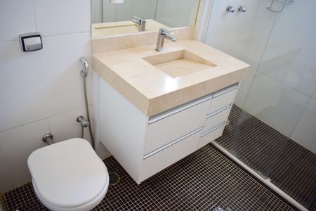 Apartamento para alugar com 253m², 4 quartos e 3 vagasBanheiro Social