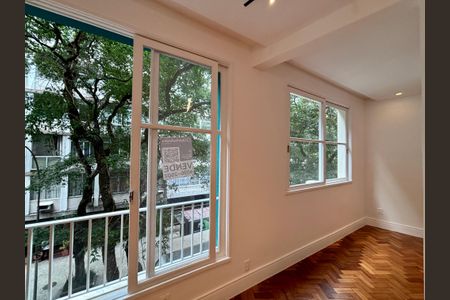 Apartamento à venda com 120m², 3 quartos e 1 vaga Apartamento à venda com 120m², 3 quartos e 1 vagaPlaca