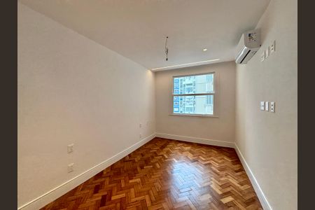 Apartamento à venda com 120m², 3 quartos e 1 vaga Apartamento à venda com 120m², 3 quartos e 1 vagaQuarto 1