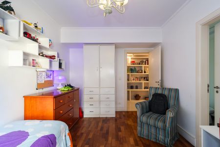 Apartamento à venda com 340m², 4 quartos e 5 vagas Apartamento à venda com 340m², 4 quartos e 5 vagasSuíte 2
