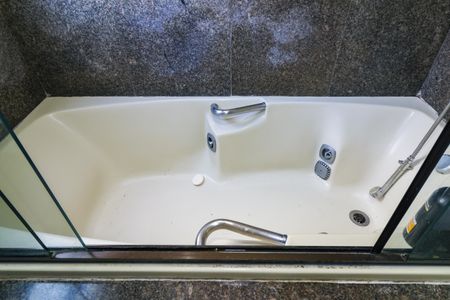 Apartamento à venda com 340m², 4 quartos e 5 vagas Apartamento à venda com 340m², 4 quartos e 5 vagasBanheiro da Suíte 4