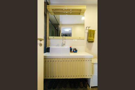 Apartamento à venda com 340m², 4 quartos e 5 vagas Apartamento à venda com 340m², 4 quartos e 5 vagasBanheiro da Suíte 3