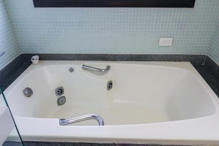 Apartamento à venda com 340m², 4 quartos e 5 vagas Apartamento à venda com 340m², 4 quartos e 5 vagasBanheiro da Suíte 1