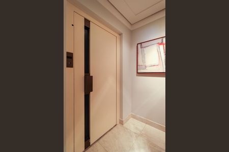 Apartamento à venda com 340m², 4 quartos e 5 vagas Apartamento à venda com 340m², 4 quartos e 5 vagasHall de entrada