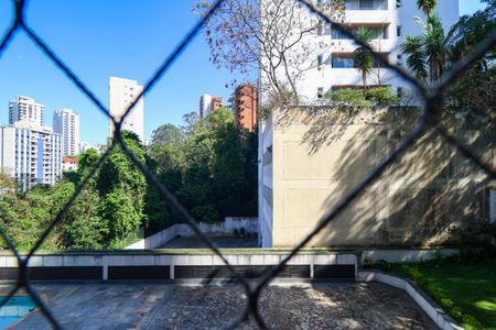 Apartamento à venda com 340m², 4 quartos e 5 vagas Apartamento à venda com 340m², 4 quartos e 5 vagasVista da Suíte 3