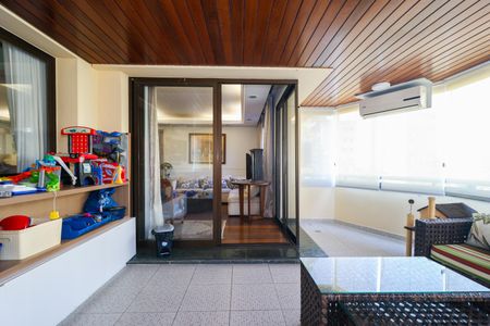 Apartamento à venda com 340m², 4 quartos e 5 vagas Apartamento à venda com 340m², 4 quartos e 5 vagasVaranda da Sala