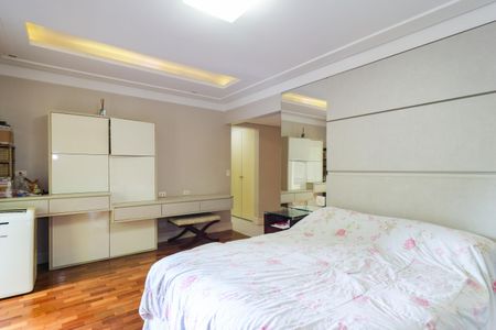 Apartamento à venda com 340m², 4 quartos e 5 vagas Apartamento à venda com 340m², 4 quartos e 5 vagasSuíte 1