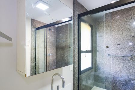 Apartamento à venda com 340m², 4 quartos e 5 vagas Apartamento à venda com 340m², 4 quartos e 5 vagasBanheiro da Suíte 4