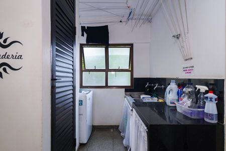 Apartamento à venda com 340m², 4 quartos e 5 vagas Apartamento à venda com 340m², 4 quartos e 5 vagasÁrea de Serviço