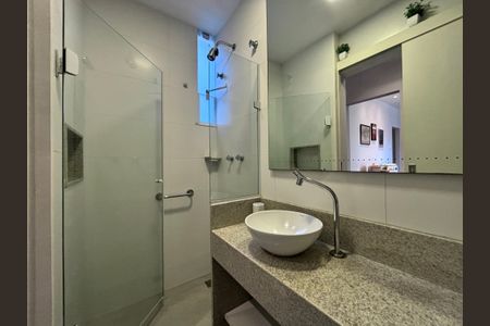 Apartamento à venda com 85m², 2 quartos e sem vaga Apartamento à venda com 85m², 2 quartos e sem vagaBanheiro social