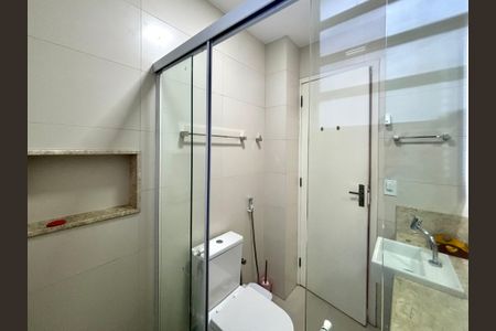 Apartamento à venda com 85m², 2 quartos e sem vaga Apartamento à venda com 85m², 2 quartos e sem vagaBanheiro da Suíte