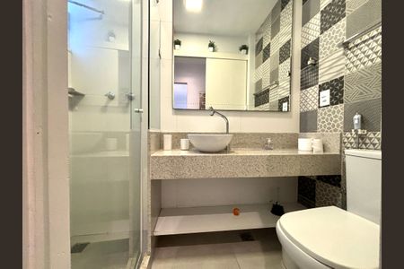 Apartamento à venda com 85m², 2 quartos e sem vaga Apartamento à venda com 85m², 2 quartos e sem vagaBanheiro social
