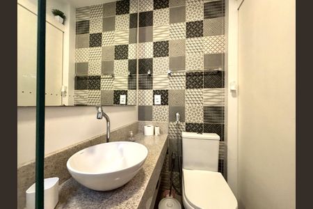 Apartamento à venda com 85m², 2 quartos e sem vaga Apartamento à venda com 85m², 2 quartos e sem vagaBanheiro social