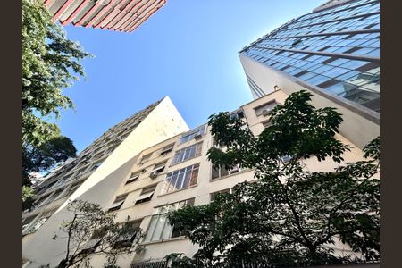 Apartamento à venda com 85m², 2 quartos e sem vaga Apartamento à venda com 85m², 2 quartos e sem vagaFachada