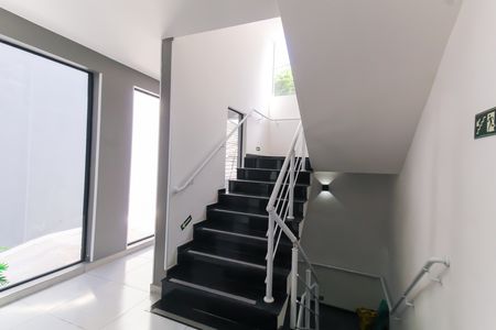Apartamento à venda com 51m², 2 quartos e 1 vaga Apartamento à venda com 51m², 2 quartos e 1 vagaEscada