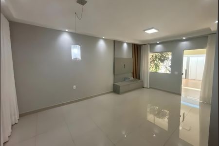 Casa para alugar com 95m², 2 quartos e 1 vaga Casa para alugar com 95m², 2 quartos e 1 vagaSala
