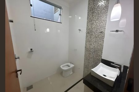 Casa para alugar com 95m², 2 quartos e 1 vaga Casa para alugar com 95m², 2 quartos e 1 vagaBanheiro