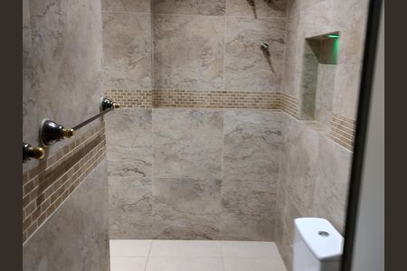 Casa à venda com 250m², 2 quartos e 2 vagasBanheiro Social