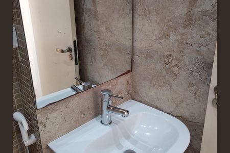 Casa à venda com 250m², 2 quartos e 2 vagasLavabo