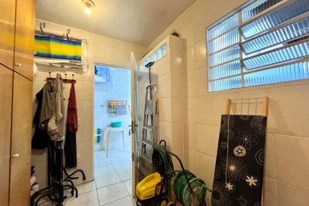 Casa à venda com 107m², 3 quartos e 2 vagasQuarto de Serviço