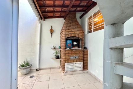Casa à venda com 107m², 3 quartos e 2 vagasChurrasqueira