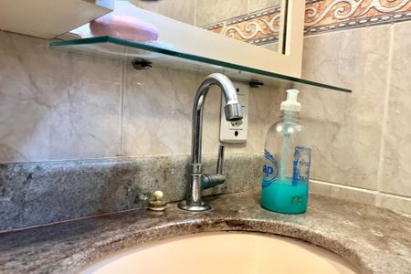 Casa à venda com 107m², 3 quartos e 2 vagasBanheiro Corredor