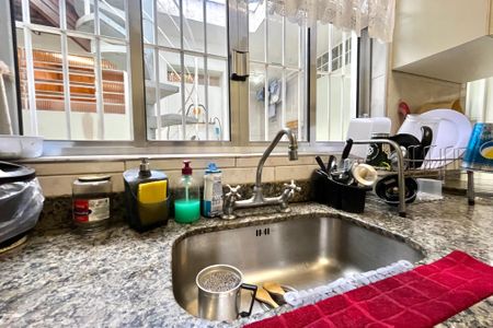 Casa à venda com 107m², 3 quartos e 2 vagasCozinha