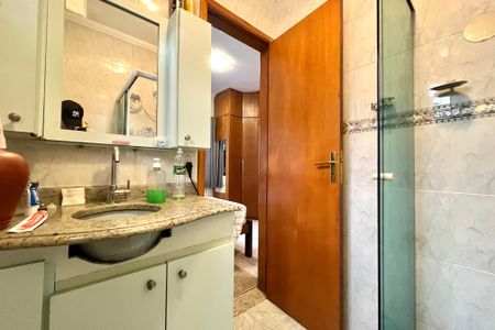 Casa à venda com 107m², 3 quartos e 2 vagasBanheiro da Suíte