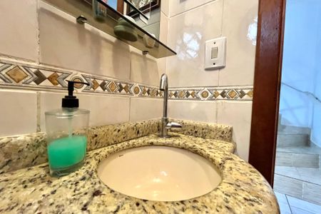 Casa à venda com 107m², 3 quartos e 2 vagasLavabo