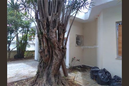 Casa à venda com 172m², 4 quartos e 2 vagas