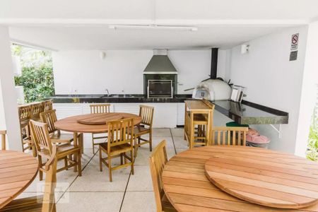 Apartamento à venda com 156m², 3 quartos e 2 vagas Apartamento à venda com 156m², 3 quartos e 2 vagasChurrasqueira