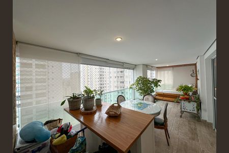 Apartamento à venda com 156m², 3 quartos e 2 vagas Apartamento à venda com 156m², 3 quartos e 2 vagasVaranda Gourmet