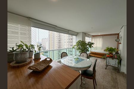 Apartamento à venda com 156m², 3 quartos e 2 vagas Apartamento à venda com 156m², 3 quartos e 2 vagasVaranda Gourmet