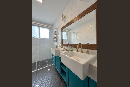 Apartamento à venda com 156m², 3 quartos e 2 vagas Apartamento à venda com 156m², 3 quartos e 2 vagasBanheiro Suíte Master