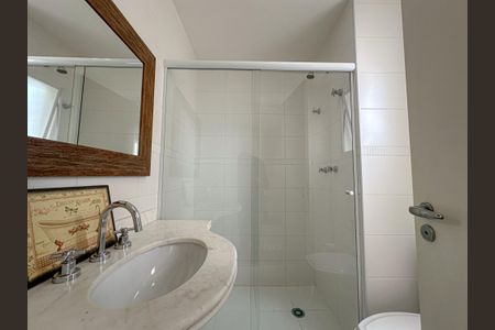 Apartamento à venda com 156m², 3 quartos e 2 vagas Apartamento à venda com 156m², 3 quartos e 2 vagasBanheiro Suíte 2